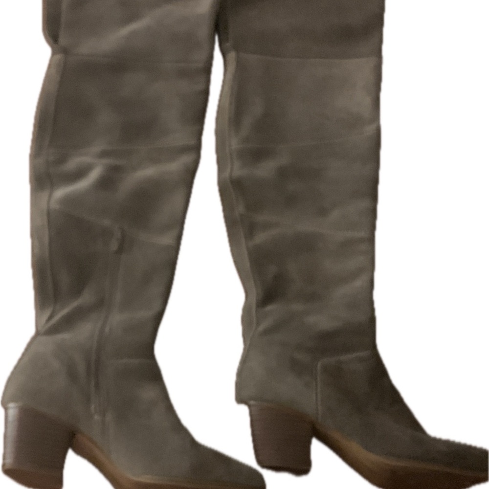 Thigh high suede boots in grey.  Size 7.5